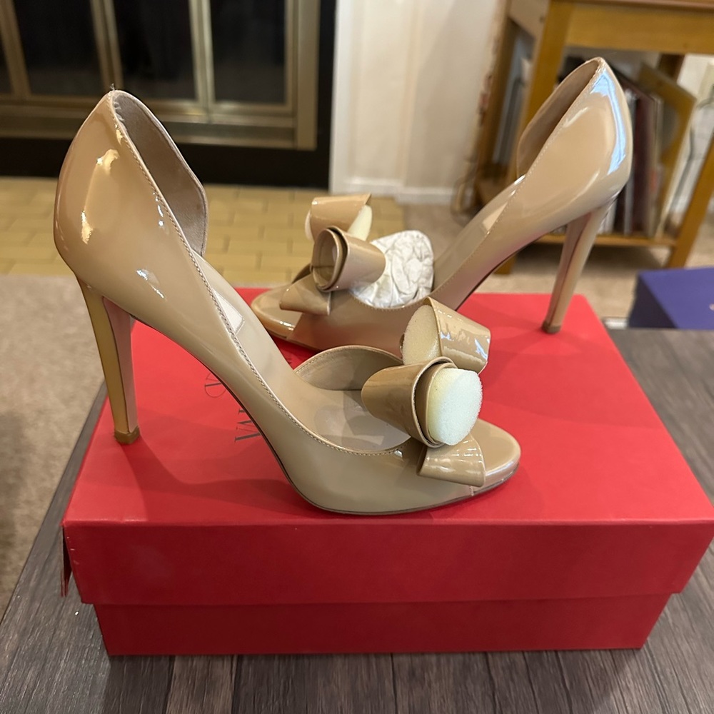 Beige Valentino high heels Size 7.5